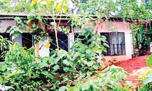 നെയ്ത്ത് സഹകരണ സംഘം കെട്ടിടത്തിന് ശാപമോക്ഷമായില്ല നെയ്ത്ത് സഹകരണ സംഘം കെട്ടിടത്തിന് ശാപമോക്ഷമായില്ല