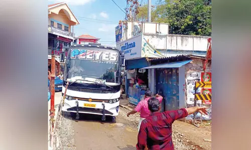 കൈയേറ്റം ഒഴിപ്പിക്കാനായില്ല; പ്രതിഷേധക്കാർ മൗനത്തിൽ കൈയേറ്റം ഒഴിപ്പിക്കാനായില്ല; പ്രതിഷേധക്കാർ മൗനത്തിൽ