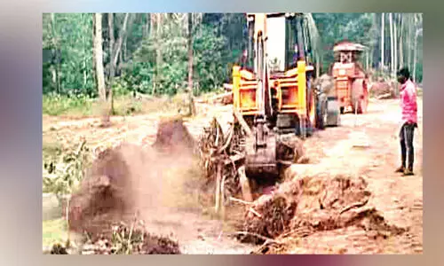 തണ്ണീർത്തടം നികത്തുന്നത് തടഞ്ഞ   ഉദ്യോഗസ്ഥരെ അപായപ്പെടുത്താൻ ശ്രമം