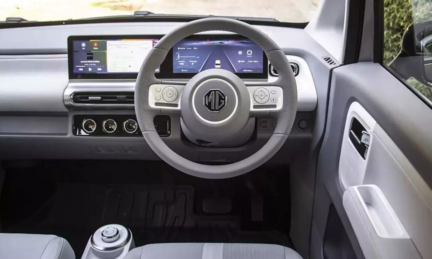 ആഡംബര കാറുകളെ വെല്ലുന്ന ഇന്റീരിയർ, ബ്ലൂടൂത്ത് ഡിജിറ്റൽ കീ, വോയ്‌സ് കമാൻഡുകൾ; ചില്ലറക്കാരനല്ല ഈ കോമെറ്റ് ഇ.വി