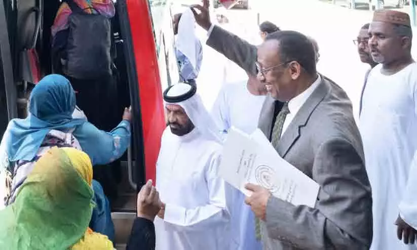 മ​ട​ങ്ങാ​ൻ ക​ഴി​യാ​ത്ത സു​ഡാ​നി​ക​ൾ​ക്ക്​ സ​ഹാ​യ​വു​മാ​യി യു.​എ.​ഇ