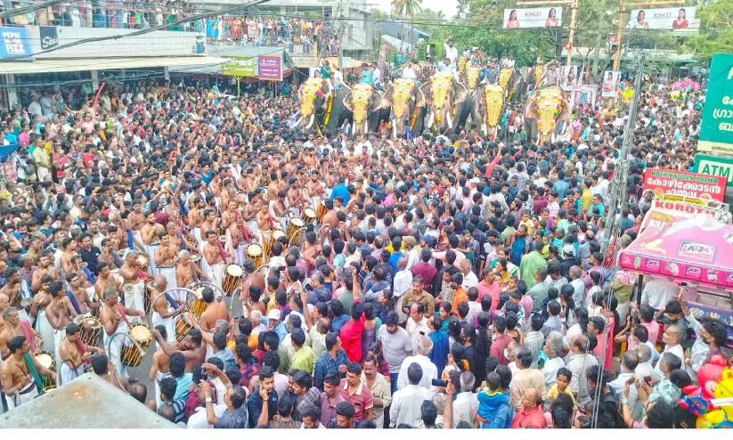 ആവേശമായി അങ്ങാടിവേല