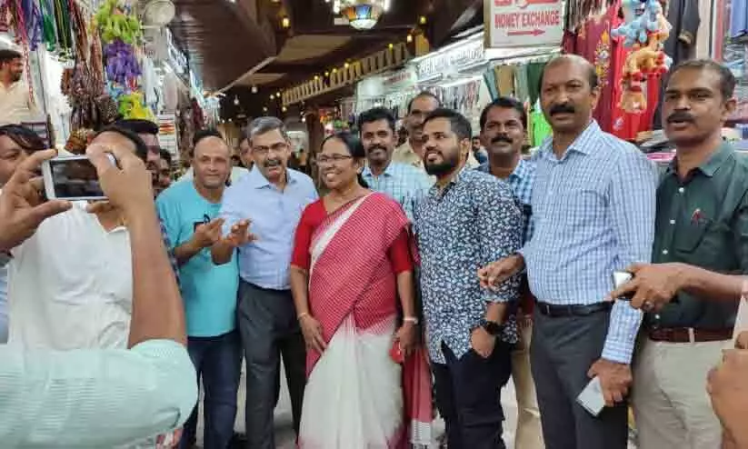 കെ.കെ. ശൈലജ മത്ര സൂഖ് സന്ദർശിച്ചു കെ.കെ. ശൈലജ മത്ര സൂഖ് സന്ദർശിച്ചു