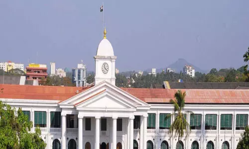 ധൂർത്തിന്​ കടിഞ്ഞാണില്ല