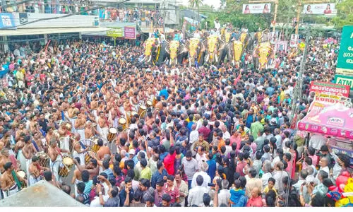 ആവേശമായി അങ്ങാടിവേല