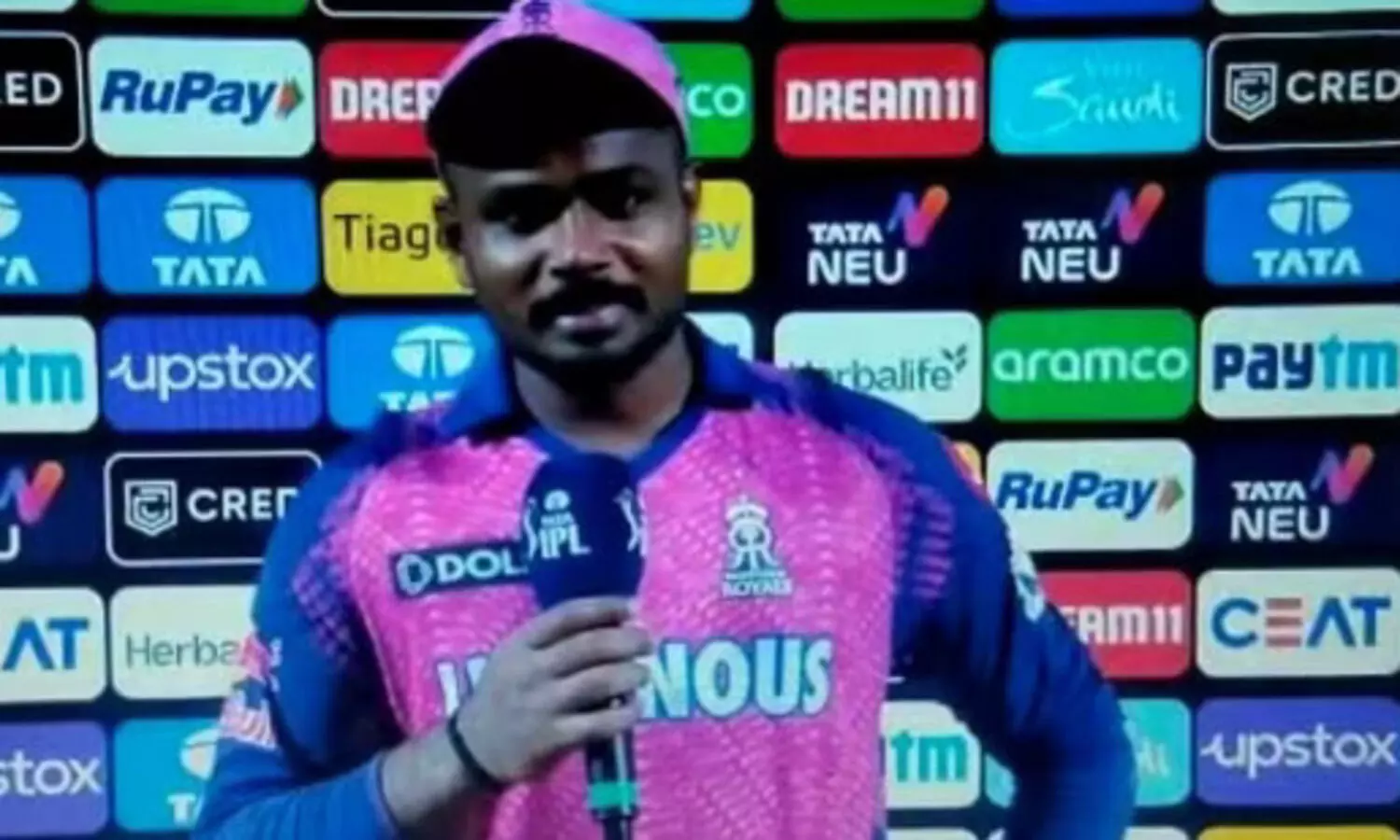 “അതൊരു നല്ല ചോദ്യമാണ്. പക്ഷേ, എനിക്കറിയില്ല,” കമന്റേറ്ററെ ട്രോളി സഞ്ജു സംസൺ