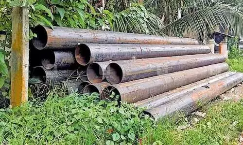 കാവനാൽ കടവ്-നൂറോന്മാവ് റോഡിൽ കുടിവെള്ള പൈപ്പുകൾ സ്ഥാപിക്കൽ പൂർത്തിയായി