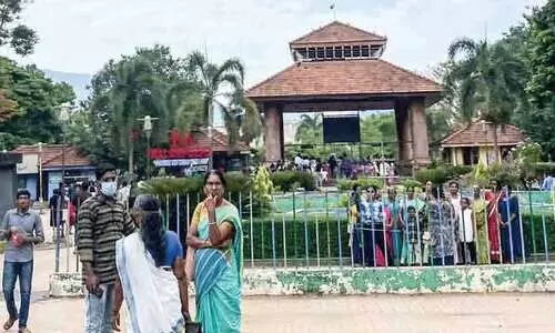 അധികൃതരേ, മലമ്പുഴ ഉദ്യാനം  ഇങ്ങനെയാവരുത്