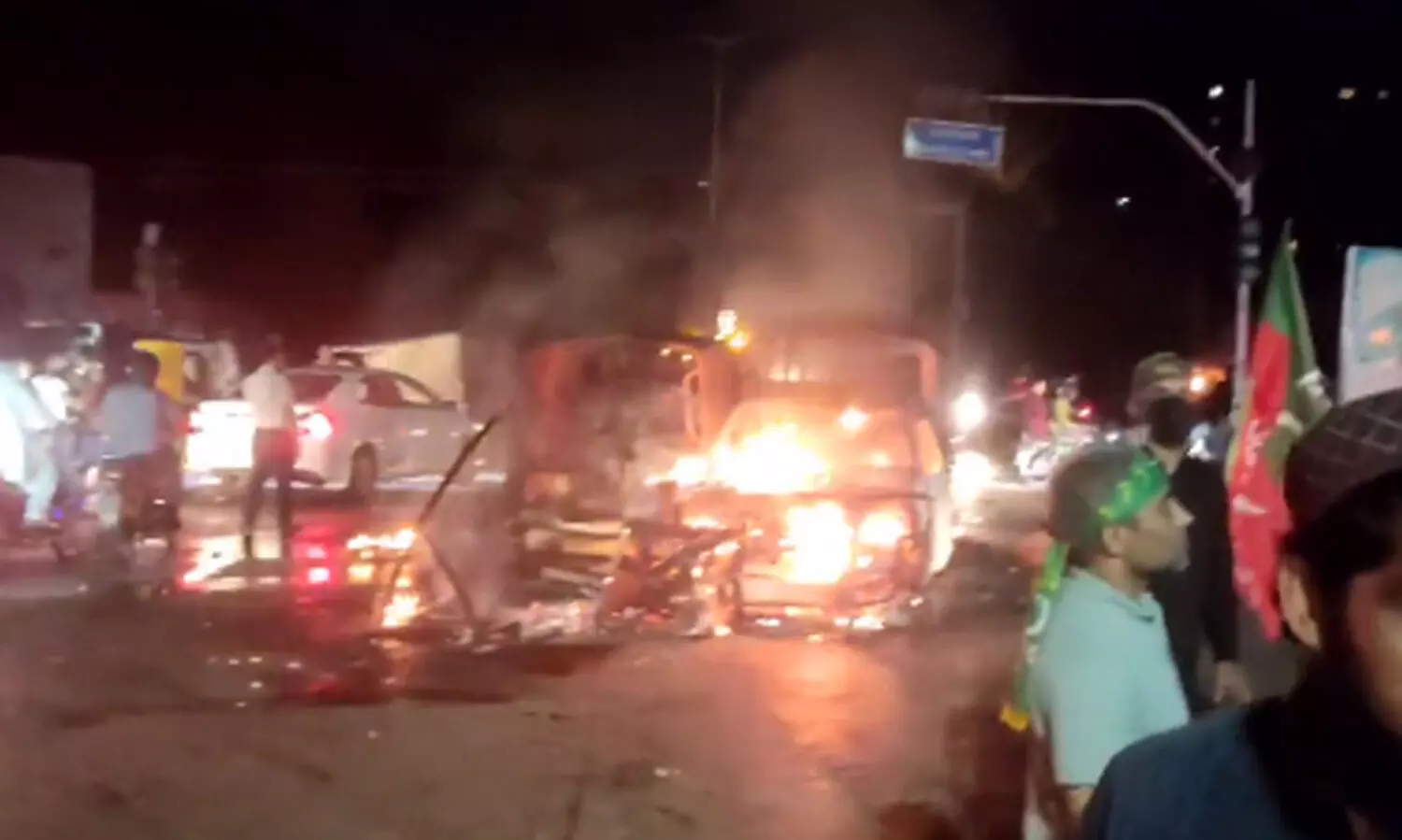 സംഘർഷഭരിതം പാകിസ്താൻ; തെരുവുകളിൽ പ്രതിഷേധത്തീ -വിഡിയോ കാണാം...