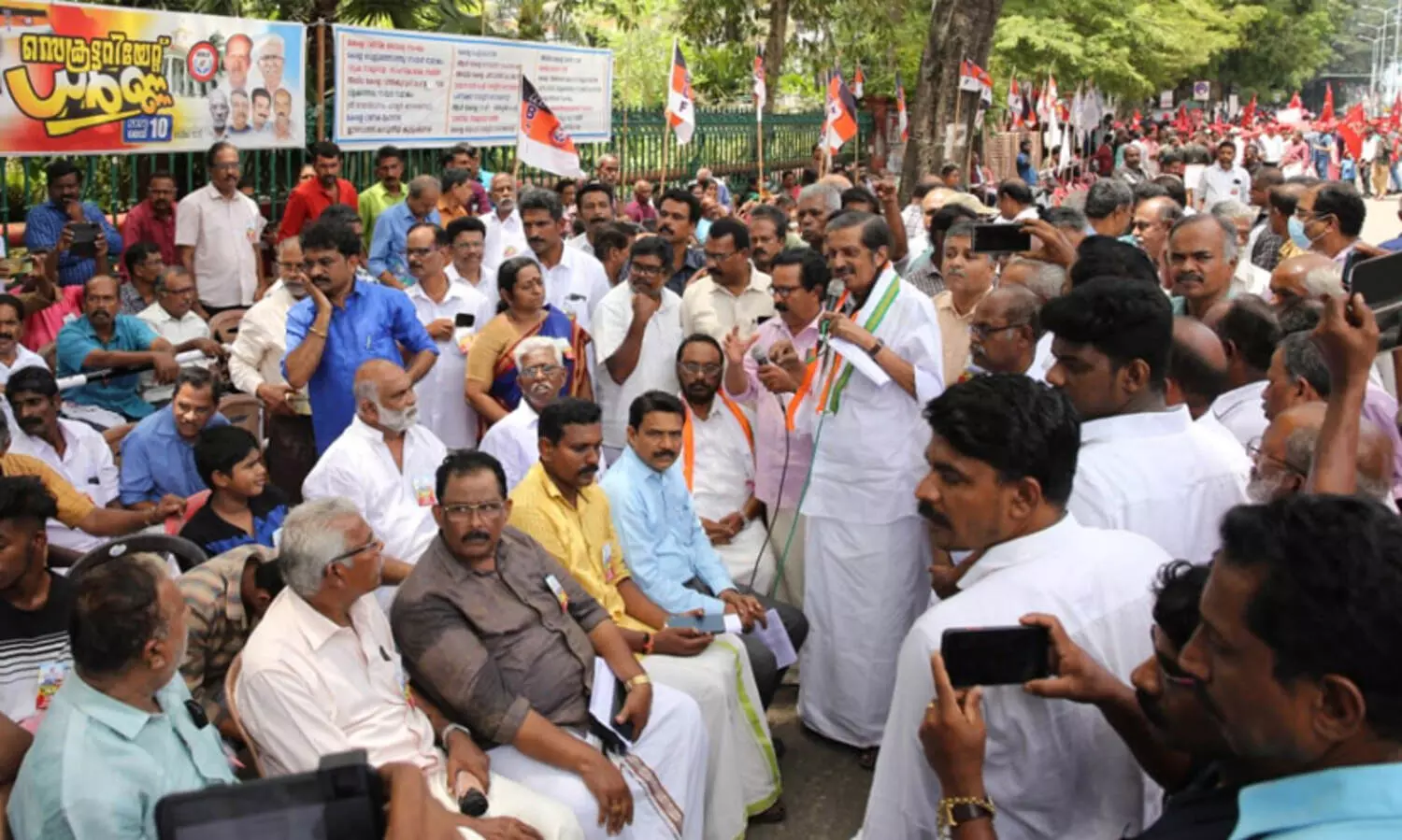 ഒ.ഇ.സി ആനുകൂല്യങ്ങൾ മുടക്കം വരുത്തിയതിനെതിരെ എം.ബി.സി.എഫ് സെക്രട്ടറിയേറ്റ് ധർണ നടത്തി