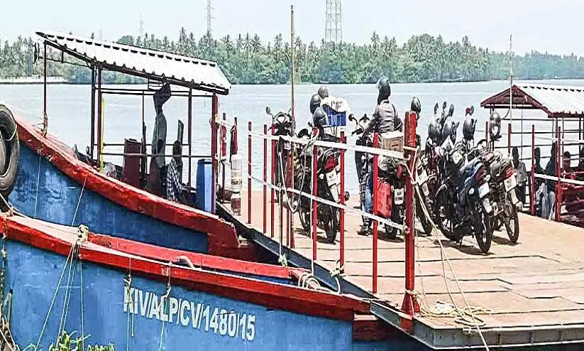 അരൂർ-കുമ്പളങ്ങി ബോട്ട് ചങ്ങാടത്തിന് രേഖകൾ ഇല്ലെന്ന് അരൂർ-കുമ്പളങ്ങി ബോട്ട് ചങ്ങാടത്തിന് രേഖകൾ ഇല്ലെന്ന്