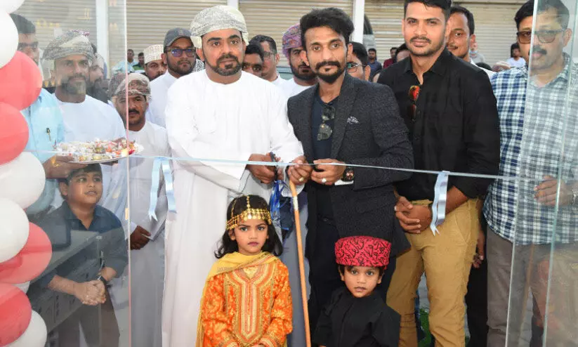 യു​നൈ​റ്റ​ഡ്​ ഒ​മാ​ൻ സ്കൈ ​ഗ്രൂ​പ്പി​ന്റെ പു​തി​യ ഷോ​റൂം ഹോ​ണ്ട റോ​ഡി​ൽ പ്ര​വ​ർ​ത്ത​നം തു​ട​ങ്ങി