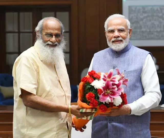 വിജേന്ദ്രപ്രസാദ് നരേന്ദ്ര മോദിക്കൊപ്പം വിജേന്ദ്രപ്രസാദ് നരേന്ദ്ര മോദിക്കൊപ്പം