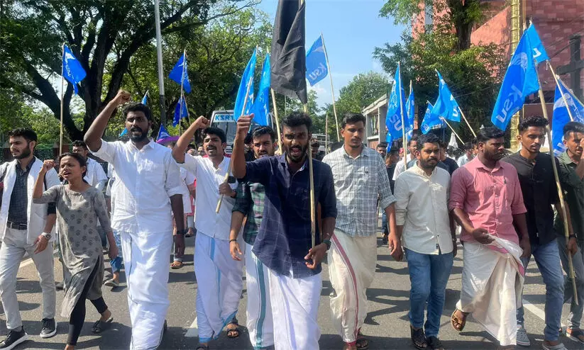 യുവ ഡോക്ടറുടെ കൊലപാതകം; സംസ്ഥാന വ്യാപകമായി പ്രതിഷേധം ശക്തമാക്കുമെന്ന് കെ.എസ്.യു യുവ ഡോക്ടറുടെ കൊലപാതകം; സംസ്ഥാന വ്യാപകമായി പ്രതിഷേധം ശക്തമാക്കുമെന്ന് കെ.എസ്.യു