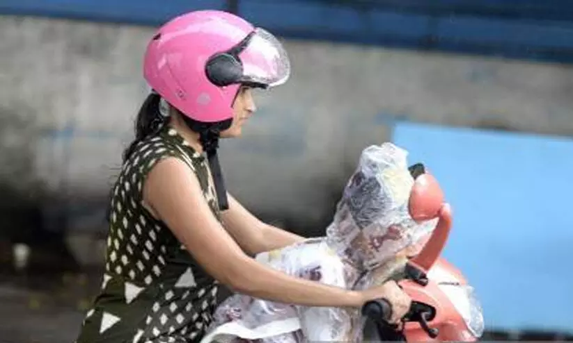 ഇരുചക്രവാഹനങ്ങളിലെ കുട്ടികളുടെ യാത്ര: ഇളവിന് കേന്ദ്രത്തെ സമീപിക്കും