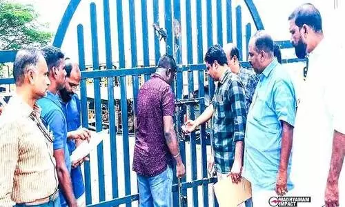 അനധികൃത ബോട്ട് സര്‍വിസുകള്‍ക്ക് മരട് നഗരസഭയുടെ പൂട്ട്