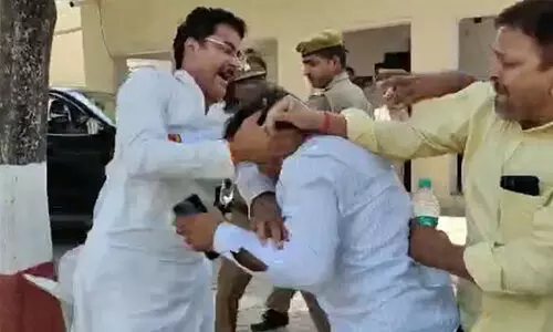 പൊലീസ് സ്റ്റേഷനിൽ ബി.ജെ.പി നേതാവിന്റെ ഭർത്താവിനെ പൊതിരെ തല്ലി എസ്.പി എം.എൽ.എ; വിഡിയോ വൈറൽ