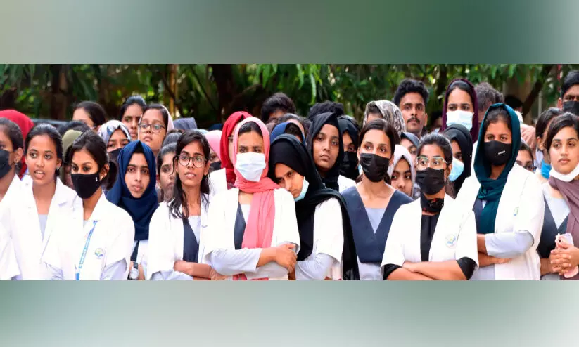 നോവായി വന്ദന പ്രിയ കലാലയത്തിൽ നോവായി വന്ദന പ്രിയ കലാലയത്തിൽ