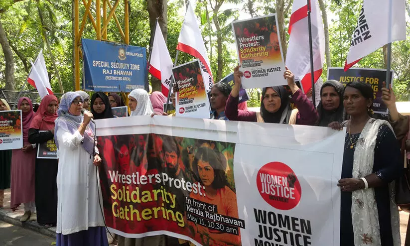 രാജ് ഭവനു മുന്നിൽ പ്രതിഷേധ സംഗമവുമായി വിമൻ ജസ്റ്റിസ് മൂവ്മെന്റ്