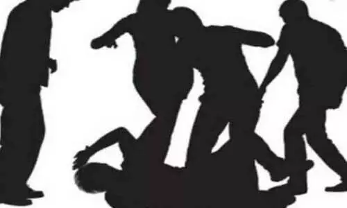 ഫുട്​ബാൾ മത്സരത്തിനിടെ തർക്കം; വിദ്യാർഥിയെ സംഘം ചേർന്ന്​​ മർദിച്ചു