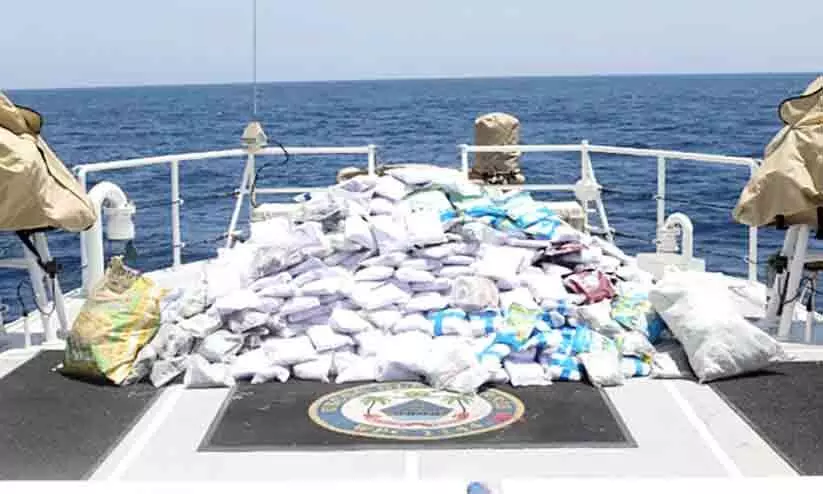 മത്സ്യബന്ധന കപ്പലിൽനിന്ന് 80 മില്യൺ ഡോളറിന്റെ ഹെറോയിൻ പിടിച്ചെടുത്തു മത്സ്യബന്ധന കപ്പലിൽനിന്ന് 80 മില്യൺ ഡോളറിന്റെ ഹെറോയിൻ പിടിച്ചെടുത്തു