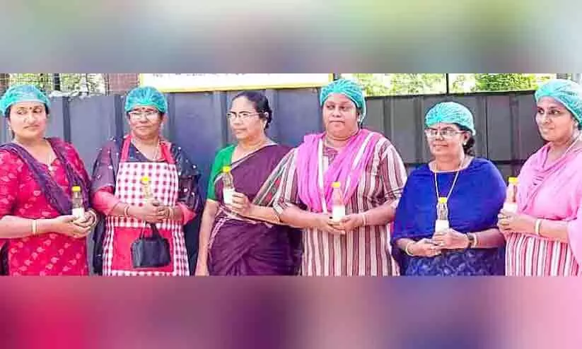 ഉരുക്കുവെളിച്ചെണ്ണയിൽ വിജയഗാഥയുമായി മഹാലക്ഷ്മി കുടുംബശ്രീ ഉരുക്കുവെളിച്ചെണ്ണയിൽ വിജയഗാഥയുമായി മഹാലക്ഷ്മി കുടുംബശ്രീ