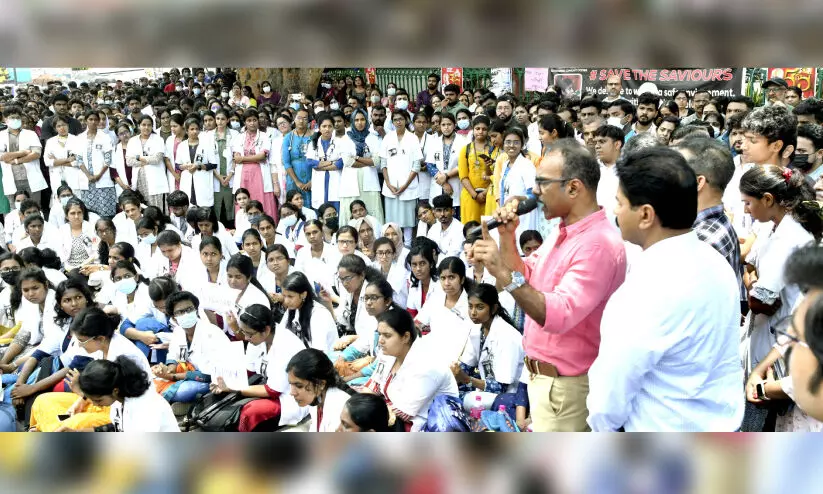 ആശുപത്രി ആക്രമണങ്ങൾ; നിയമമുണ്ടെങ്കിലും ആരും ശിക്ഷിക്കപ്പെട്ടില്ല ആശുപത്രി ആക്രമണങ്ങൾ; നിയമമുണ്ടെങ്കിലും ആരും ശിക്ഷിക്കപ്പെട്ടില്ല