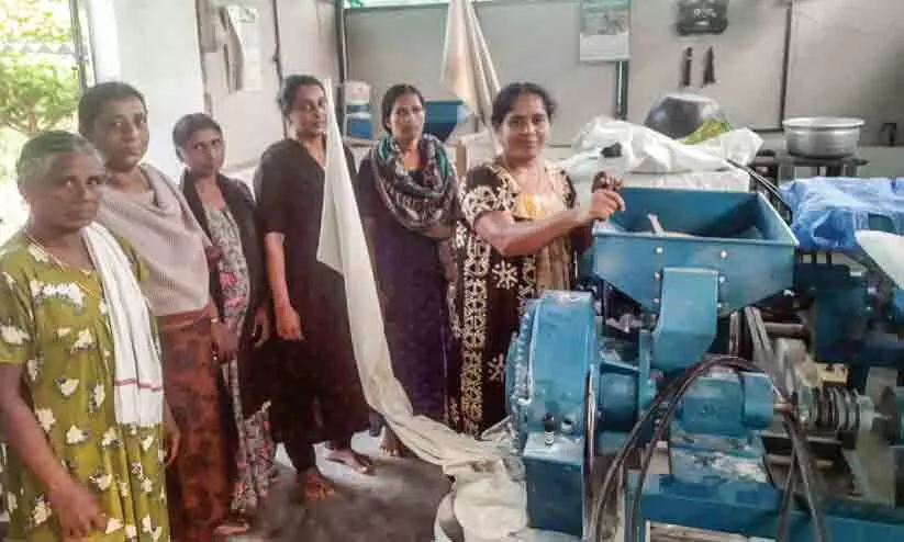 അമ്പലപ്പാറയിൽ പൊടിപൊടിച്ച് ‘സൗഭാഗ്യ’യുടെ റൈസ് മിൽ അമ്പലപ്പാറയിൽ പൊടിപൊടിച്ച് ‘സൗഭാഗ്യ’യുടെ റൈസ് മിൽ