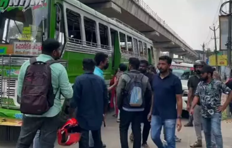 മത്സരയോട്ടം; കളമശ്ശേരിയിൽ നാല് സ്വകാര്യ ബസ് ജീവനക്കാർ പൊലീസ് കസ്റ്റഡിയിൽ