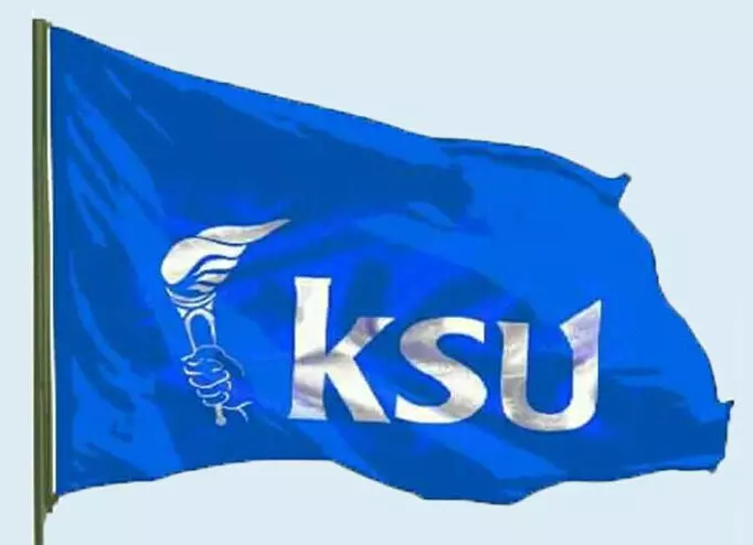 സർവകലാശാലകൾക്കുള്ള സർക്കാരിൻ്റെ പ്രതിമാസ ഗ്രാന്റ് ഒരു ഗഡു വെട്ടിക്കുറച്ച തീരുമാനം പിൻവലിക്കണമെന്ന് കെ.എസ്.യു സർവകലാശാലകൾക്കുള്ള സർക്കാരിൻ്റെ പ്രതിമാസ ഗ്രാന്റ് ഒരു ഗഡു വെട്ടിക്കുറച്ച തീരുമാനം പിൻവലിക്കണമെന്ന് കെ.എസ്.യു