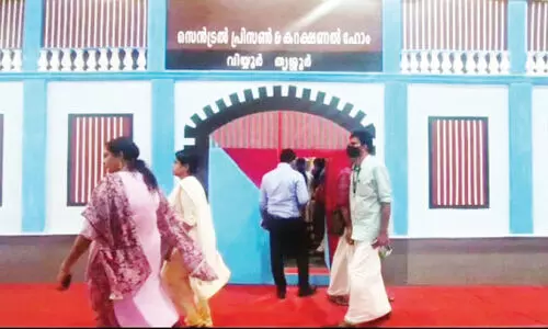 വി​യ്യൂ​ർ സെ​ൻ​ട്ര​ൽ ജ​യി​ലി​ൽ ക​യ​റാം, ആ​ഗ്ര​ഹ​മു​ണ്ടെ​ങ്കി​ൽ അ​ഴി​ക്കു​ള്ളി​ലും കി​ട​ക്കാം