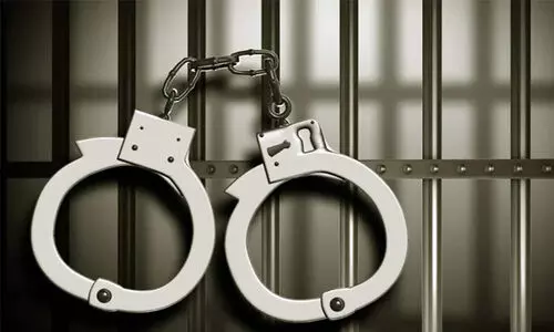 ഫെഡറൽ ബാങ്കിൽ ബൈക്കിലെത്തിയ യുവാവ് ജീവനക്കാർക്കുനേരെ പെട്രോളൊഴിച്ചു