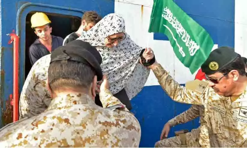 സുഡാനിൽ നിന്നുള്ള സൗദിയുടെ രക്ഷാദൗത്യത്തിന് വിരാമം; ഇതുവരെ ഒഴിപ്പിച്ചത് 110 രാഷ്ട്രങ്ങളിൽ നിന്നുള്ള 8455 പേരെ സുഡാനിൽ നിന്നുള്ള സൗദിയുടെ രക്ഷാദൗത്യത്തിന് വിരാമം; ഇതുവരെ ഒഴിപ്പിച്ചത് 110 രാഷ്ട്രങ്ങളിൽ നിന്നുള്ള 8455 പേരെ