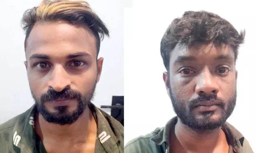 വഴിയാത്രക്കാരനെ ആക്രമിച്ച് പണംതട്ടിയ രണ്ടുപേർ അറസ്റ്റിൽ വഴിയാത്രക്കാരനെ ആക്രമിച്ച് പണംതട്ടിയ രണ്ടുപേർ അറസ്റ്റിൽ