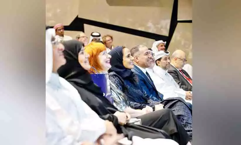 ചില്ലലമാരകളിൽ നിന്നിറങ്ങി വരുന്ന മ്യൂസിയം ചിന്തകളുമായി ഒരു മലയാളി ചില്ലലമാരകളിൽ നിന്നിറങ്ങി വരുന്ന മ്യൂസിയം ചിന്തകളുമായി ഒരു മലയാളി