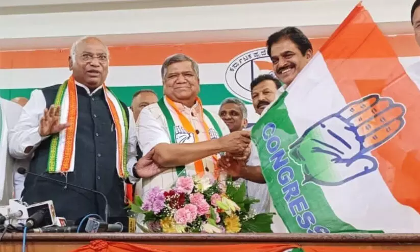 കാലുമാറ്റം തുണയായില്ല; ജഗദീഷ് ഷെട്ടാറിന് കനത്ത പരാജയം കാലുമാറ്റം തുണയായില്ല; ജഗദീഷ് ഷെട്ടാറിന് കനത്ത പരാജയം