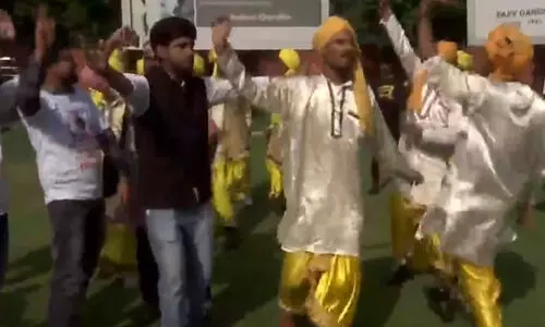 ആഘോഷം തുടങ്ങി കോൺഗ്രസ്; സർക്കാർ രൂപീകരിക്കുമെന്ന് ബി.ജെ.പി