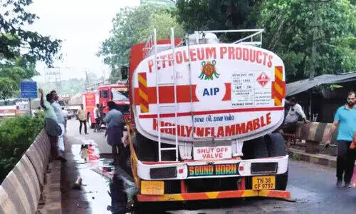 അങ്ങാടിപ്പുറത്ത് ഡീസൽ കയറ്റി വന്ന ടാങ്കർ മറിഞ്ഞു