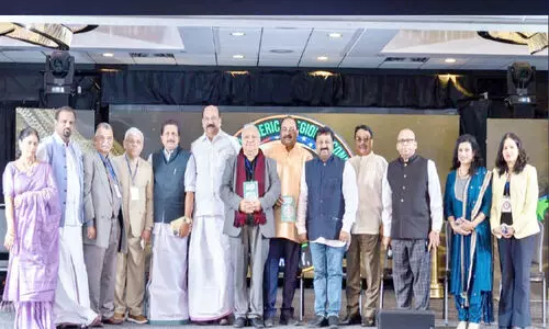 ‘കേ​ര​ള​ത്തി​ന്‍റെ നൂ​റ് ന​വോ​ത്ഥാ​ന നാ​യ​ക​ർ’ അ​മേ​രി​ക്ക​യി​ൽ പ്ര​കാ​ശ​നം ചെ​യ്തു