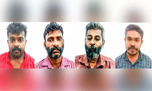 മ​ധ്യ​വ​യ​സ്ക​നെ ആ​ക്ര​മി​ച്ച് ഫോൺ മോഷ്ടിച്ച കേസിൽ നാലുപേർ അറസ്റ്റിൽ