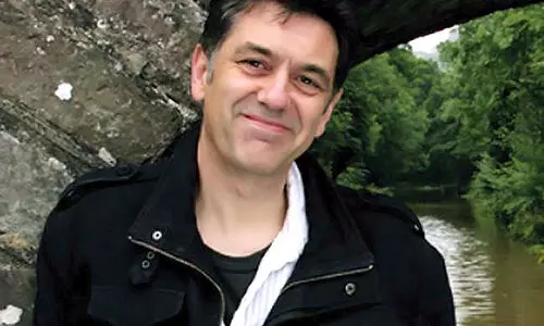 എ​ഴു​തു​േ​മ്പാ​ൾ ക​ണ്ണീ​രി​​ല്ലെ​ങ്കി​ൽ വാ​യി​ക്കു​​േ​മ്പാ​ഴെ​ങ്ങ​നെ   അ​ത്​ വ​രും?