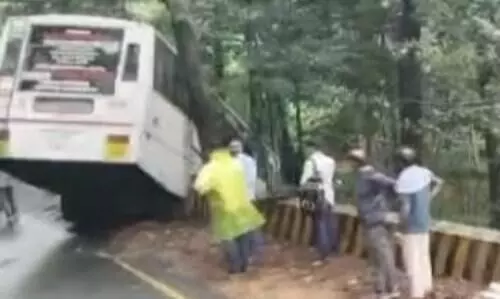 bus accident thamarassery churam