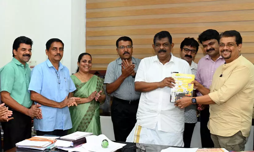 കെ.എസ്.ആർ.ടി.സി ന്യൂസ് ലെറ്റർ: ആനവണ്ടി.കോം പ്രകാശനം ചെയ്തു കെ.എസ്.ആർ.ടി.സി ന്യൂസ് ലെറ്റർ: ആനവണ്ടി.കോം പ്രകാശനം ചെയ്തു