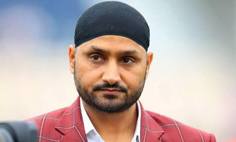 ‘ഞങ്ങളുടെ വികാരം വ്രണപ്പെടുത്തരുത്, നിങ്ങൾ കളിക്കുന്നത് തുടരണം’; സൂപ്പർതാരത്തോട് അഭ്യർഥനയുമായി ഹർഭജൻ സിങ്