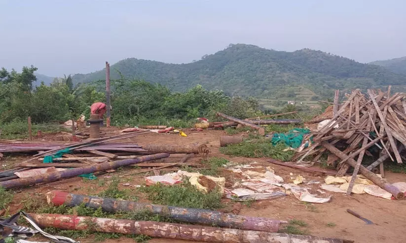 അട്ടപ്പാടിയിൽ കൈയേറിയ ഭൂമി തിരിച്ചുപിടിച്ച് ആദിവാസികൾ