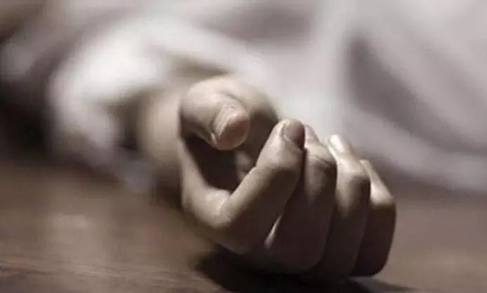 വെള്ളച്ചാട്ടം കാണാനെത്തിയ പെൺകുട്ടി മരക്കൊമ്പ് ഒടിഞ്ഞ് തലയിൽ വീണ്​ മരിച്ചു