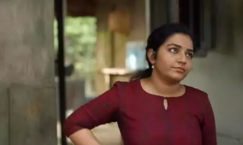 Madhura Manohara Moham movie K.s Chithra Sang Thathana Thathana Song Out