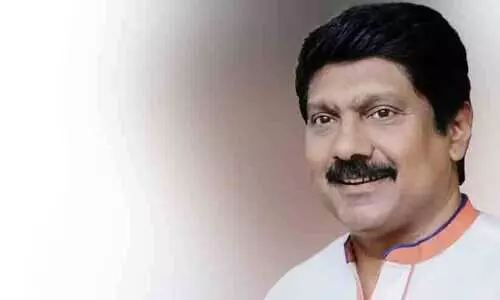 കൈനിറയേ വെണ്ണ തരാം....