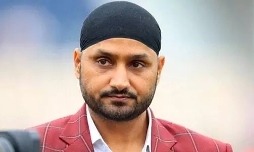 ‘ഞങ്ങളുടെ വികാരം വ്രണപ്പെടുത്തരുത്, നിങ്ങൾ കളിക്കുന്നത് തുടരണം’; സൂപ്പർതാരത്തോട് അഭ്യർഥനയുമായി ഹർഭജൻ സിങ്