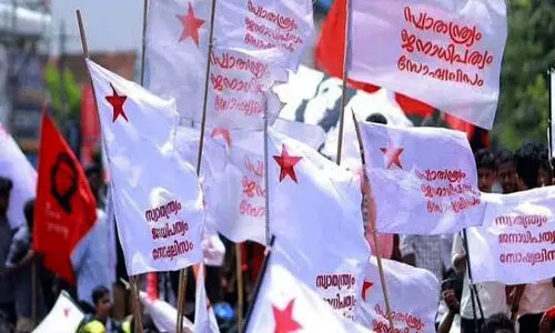 ഗു​സ്തി താ​ര​ങ്ങ​ൾ​ക്ക്​ പി​ന്തു​ണ​യു​മാ​യി എ​സ്.​എ​ഫ്.​ഐ